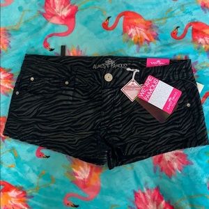 Black Zebra size 15 shorts by Almost Famous